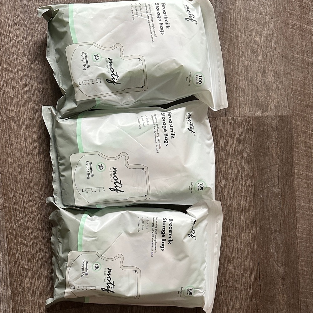 Motif breastmilk storage bags